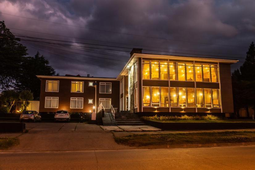 Hotel Capitan Eberhard Puerto Natales Exterior photo